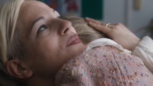 Просмотрите «Vittoria»: мечта ведет к огненному желанию детей