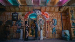 Рецензия ‘Дожди над Вавилоном’: головокружительно странствующий Данте